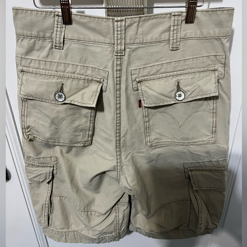 LEVI’S SHORT - Picture 2 of 10